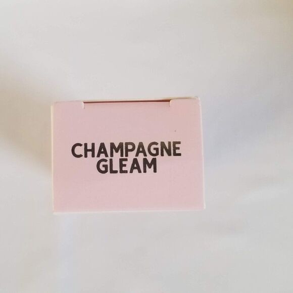 P.Louise - Babe I'm on Cloud Nine Strobe Cream - Champagne Gleam - Picture 3 of 10